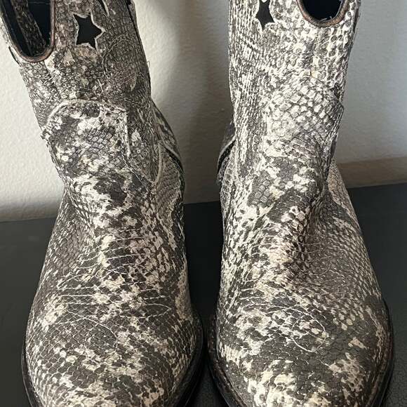 Ziginy Women’s 8.5 Animal Print stars moons She's an Animal! boots Cute - Picture 12 of 15